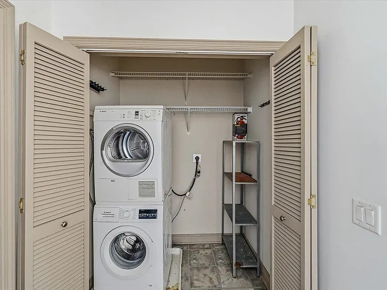 7400 River Rd #217 — Photo 9
