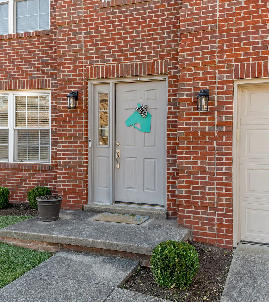 4 bed, 2.5 bath, 2350 sqft, $3,100 — Photo 3