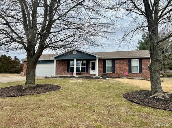 2 Royal Oaks, Farmington, MO 63640