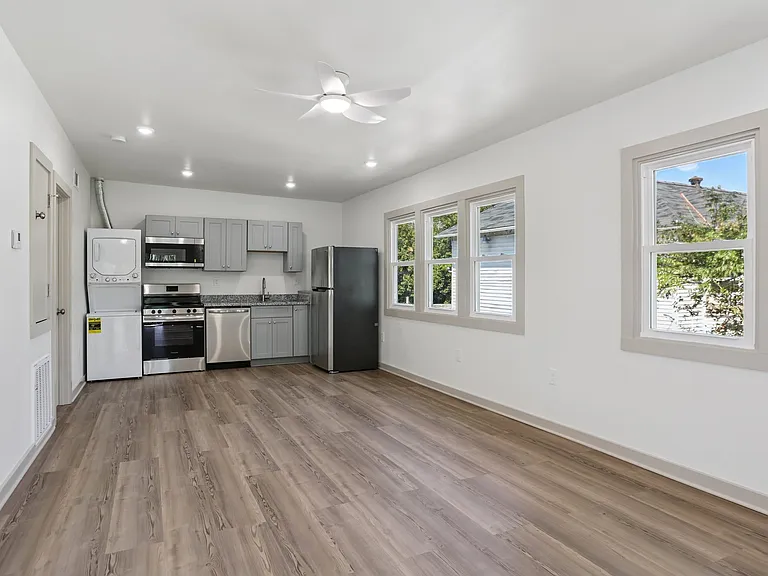 720 Spain St #2B — Photo 13