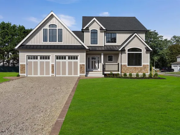 1 Robert Court, Center Moriches, NY 11934