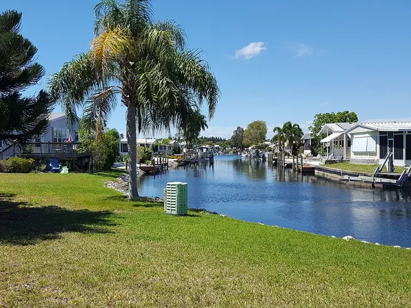 4988 Mouie Ln, Saint James City, FL 33956