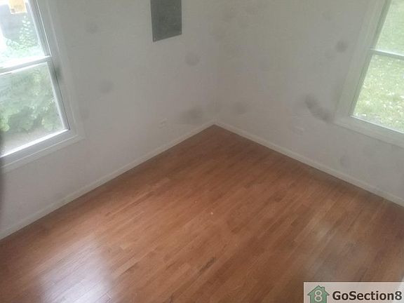 4th image of 14920 Oakdale Ave