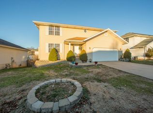 5525 S Burrows Ave, Springfield, MO 65810