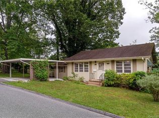 1020 Cherokee Dr, Hendersonville, NC 28739