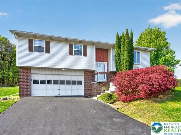 970 Hillcrest Dr S, Macungie, PA 18062
