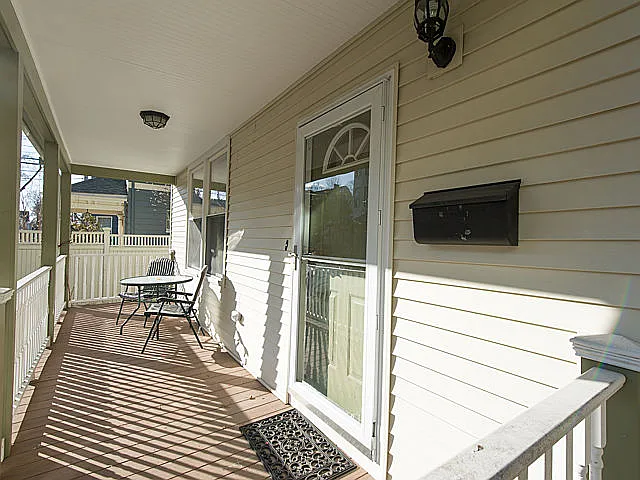 5 bed, 2.5 bath, 2202 sqft, $5,500 — Photo 2