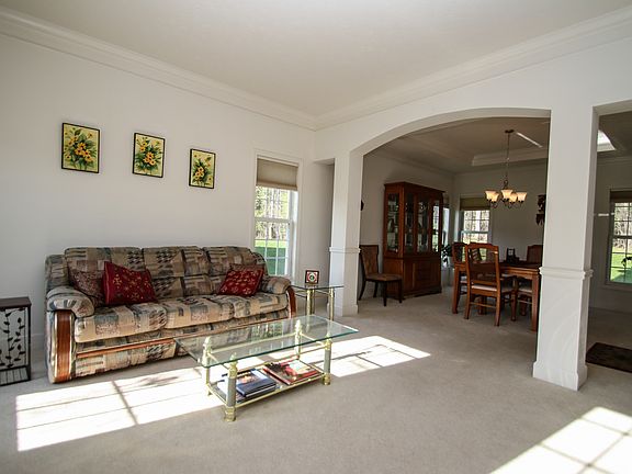 5th image of 48 Woodgreen Dr