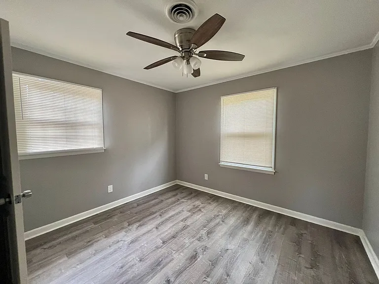 1037 Washington Ave — Photo 8