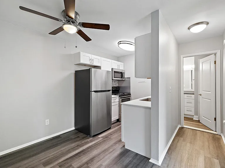 Town & Country Apartments - Wixom, MI — Photo 6