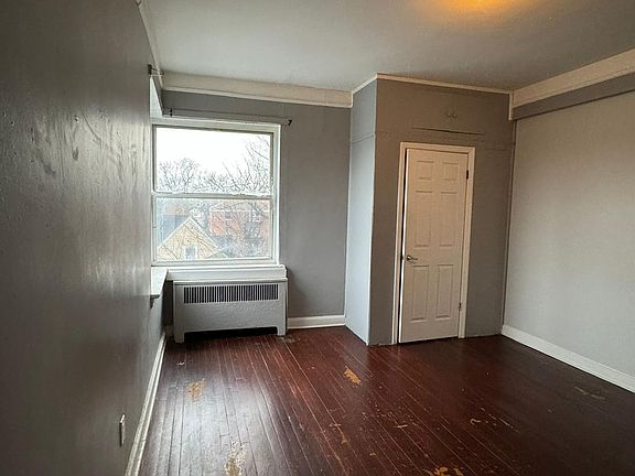 4th image of 129 N Walnut St APT 203