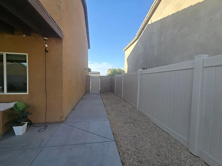 1231 Memorial Ave — Photo 28