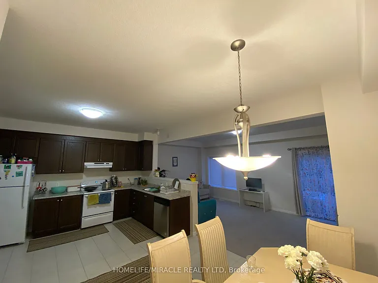 305 Tall Grass Cres — Photo 12