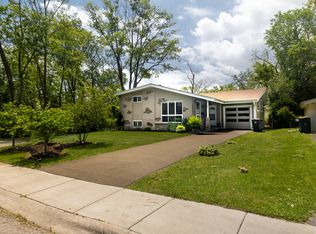 225 Forestway Dr, Northbrook, IL