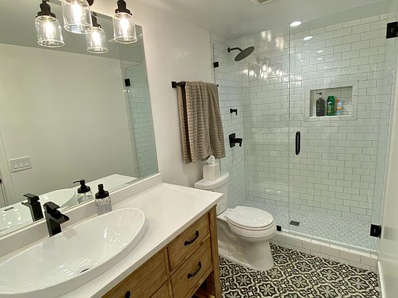 2nd image of 530 Via De La Valle Unit G