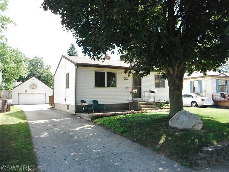 1st image of 138 35th St SE
