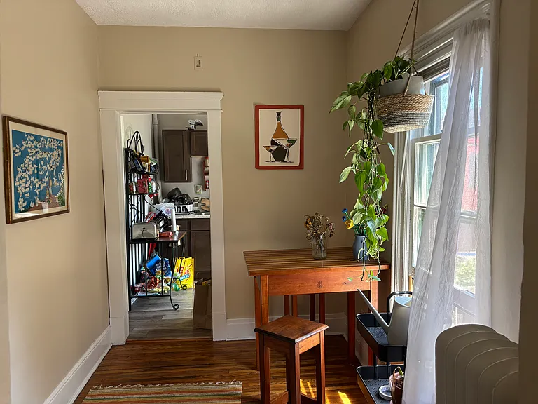 149 College St — Photo 7