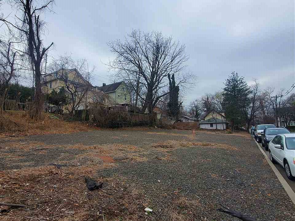 2nd image of 127 Spring St