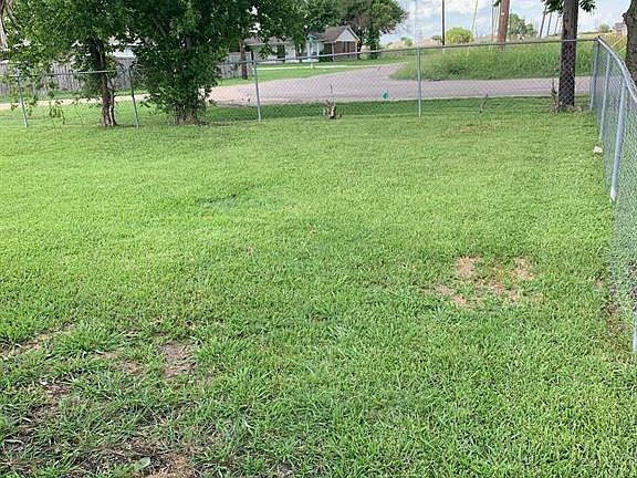 3rd image of 505 Briar Creek Dr