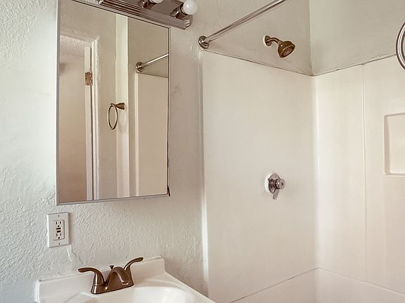 5th image of 920 S Hobart Blvd APT 104
