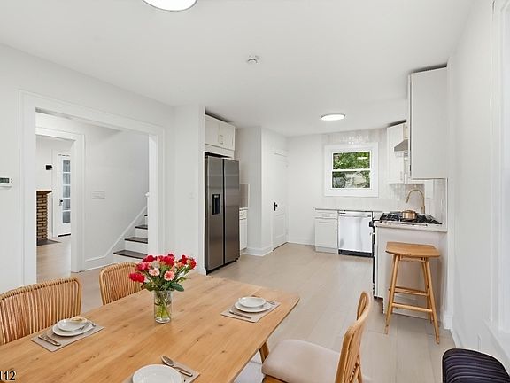 5th image of 332 Harrison Ave