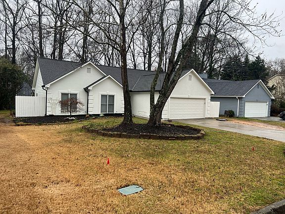 2nd image of 4785 Hampton Square Dr
