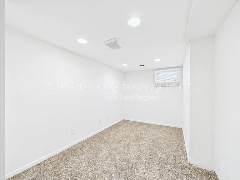 622 Christopher St — Photo 36
