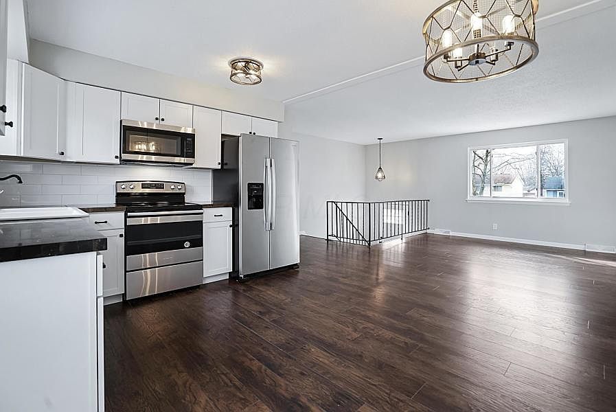 WOW! KITCHEN, APPLIANCES, FLOORING & LIGHTING ALL UPDATED1