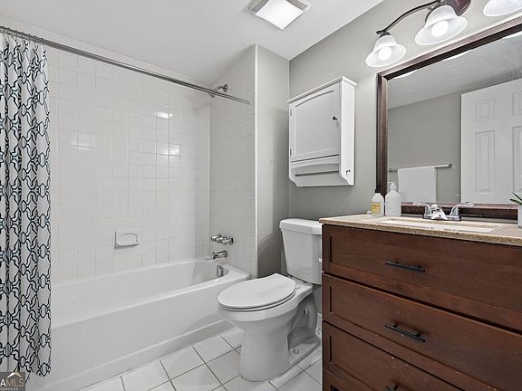 5th image of 2855 Peachtree Rd #317