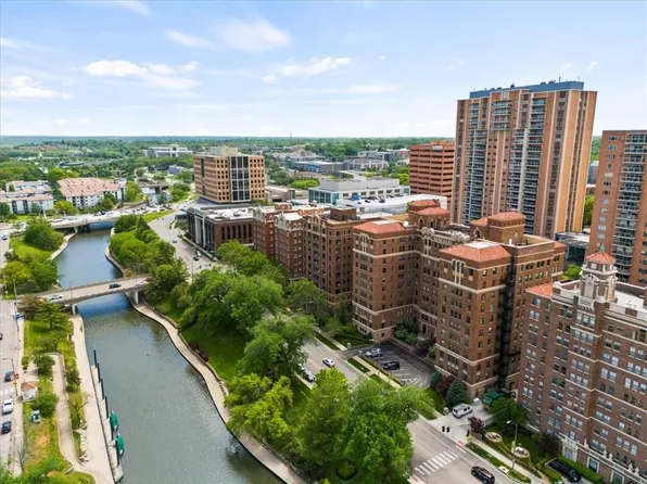 121 W 48th St APT 1504, Kansas City, MO 64112