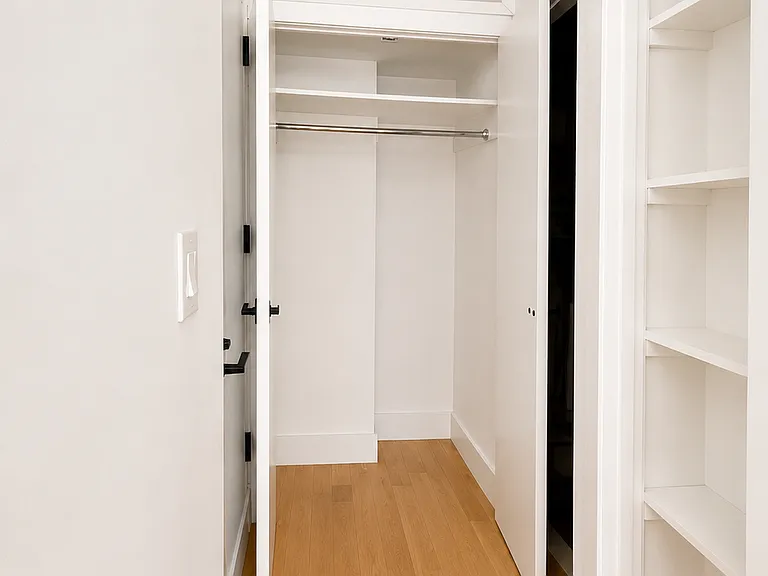 659 10th Ave #2B — Photo 6