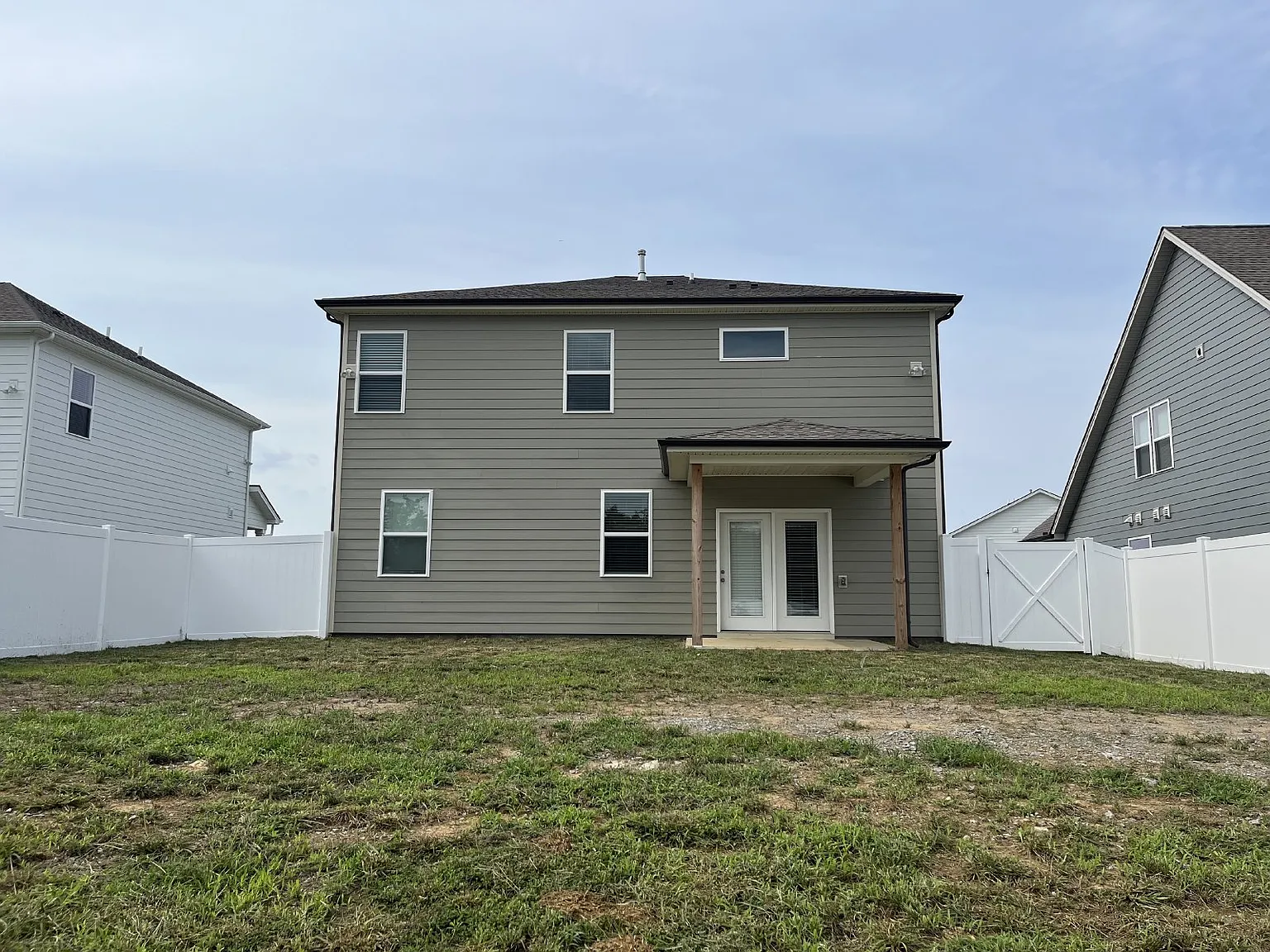 4 bed, 3.0 bath, 2282 sqft, $2,395 — Photo 2