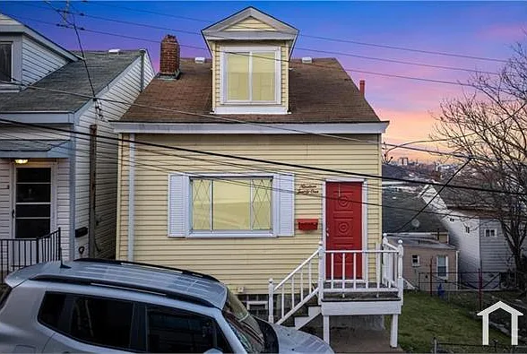 3 bed, 966 sqft, $2,005 — Photo 2