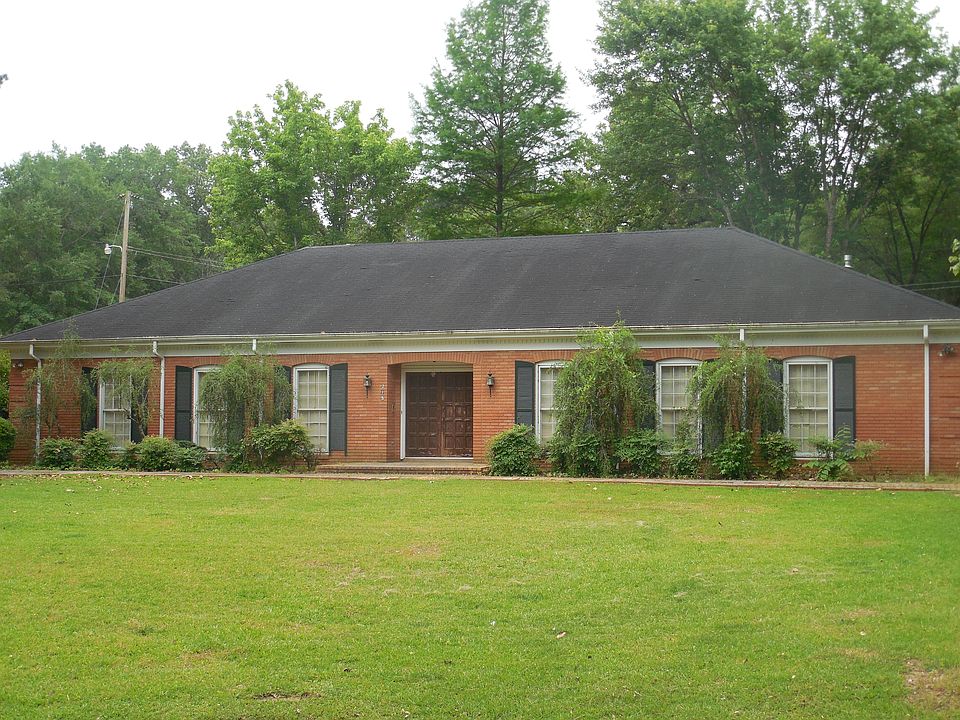1st image of 215 Evergreen Dr