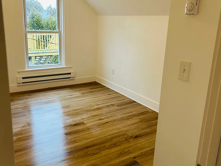 334 Brunswick St #B — Photo 15