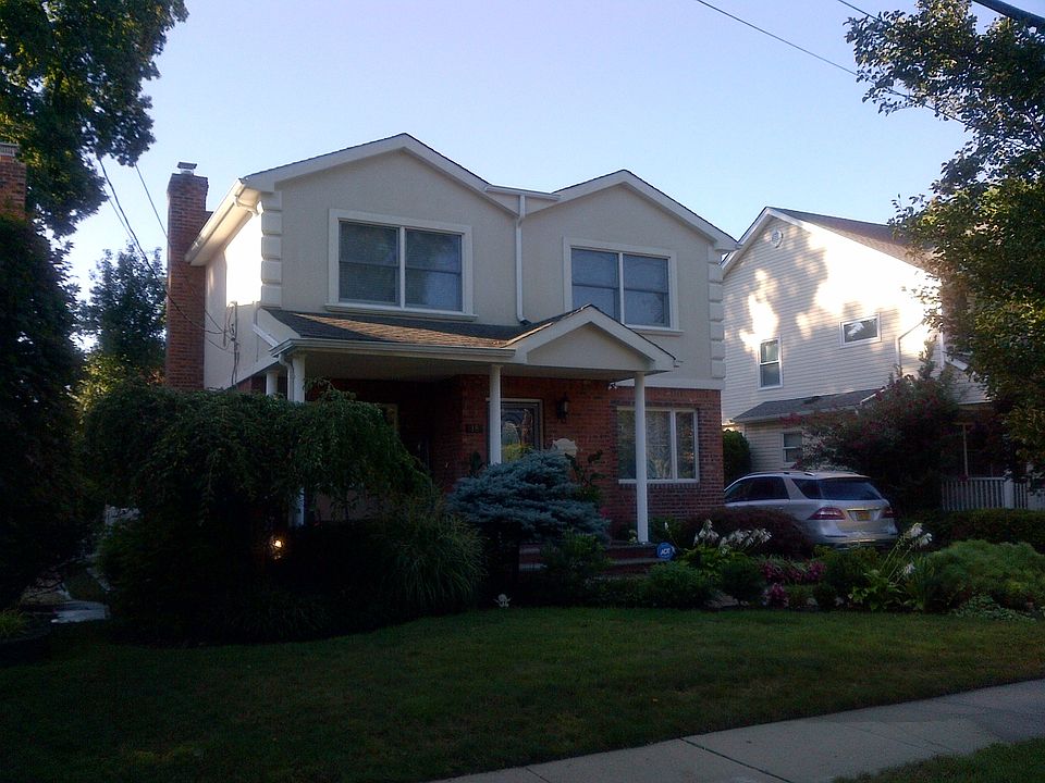 1st image of 1 Oak Dr