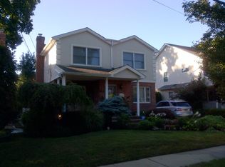 1 Oak Dr, New Hyde Park, NY 11040