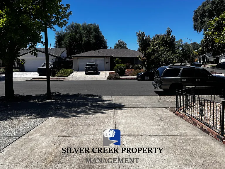6002 Paxton Ct — Photo 33