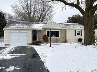 102 Peterson Dr, Camillus, NY 13031