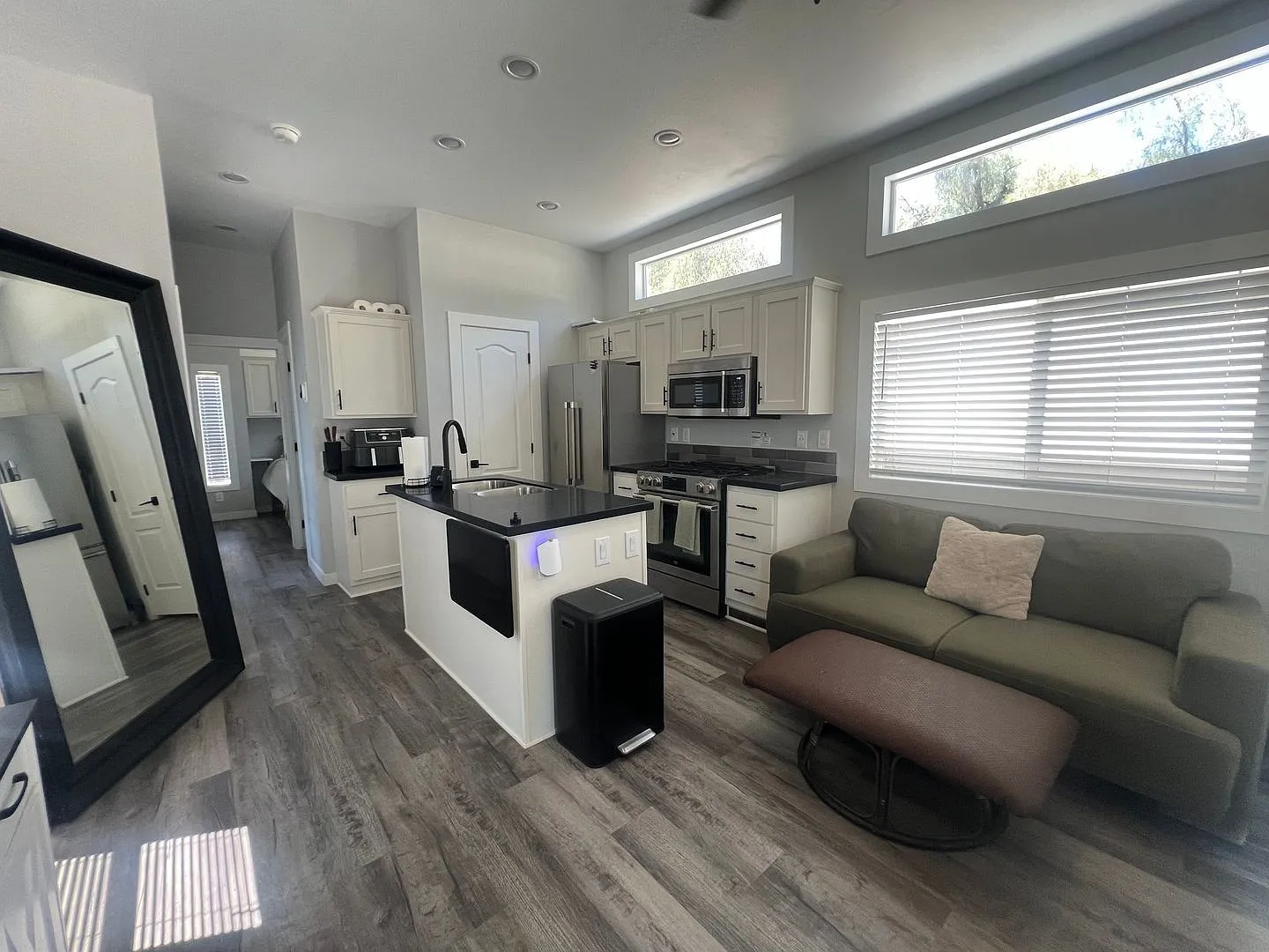 1 bed, 1.0 bath, 495 sqft, $1,900 — Photo 2