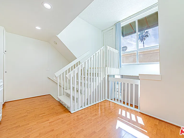 933 S Manhattan Pl — Photo 11