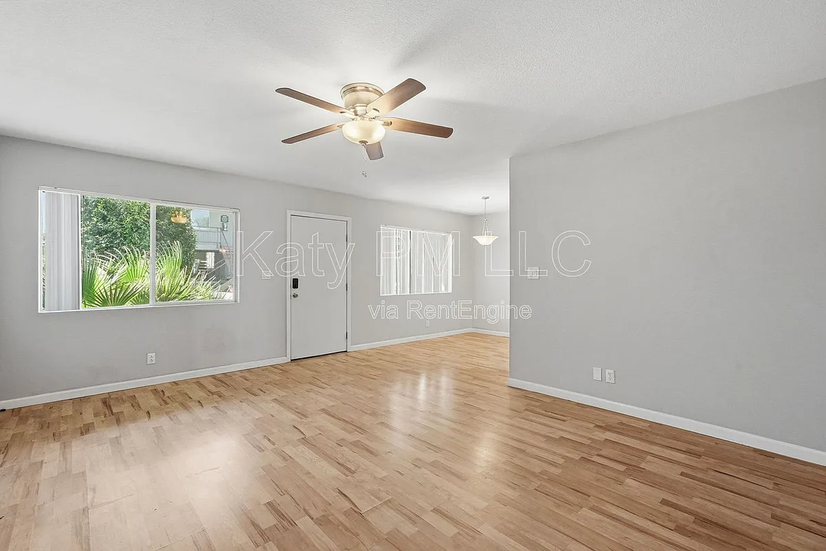 Building Photo - 1702 W Tuckey Ln #132