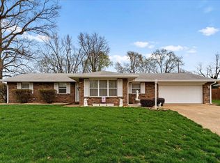104 Viburnum Dr, Swansea, IL