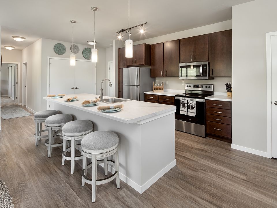 High Bluff Townhomes Kitchen Featuring Chef's Island