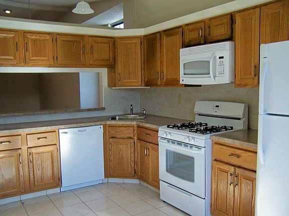 Kitchen w/new appliances