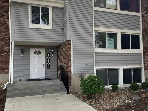 10104 W 96th St APT D, Overland Park, KS 66212