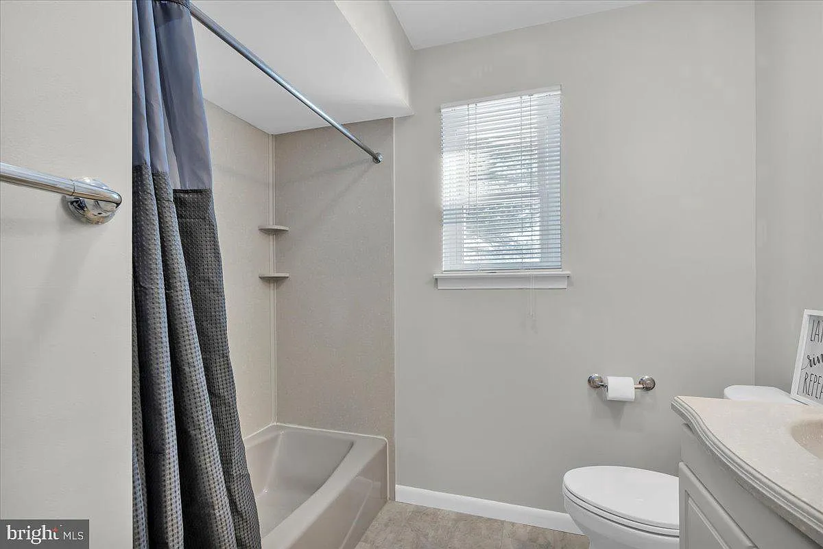 2 bed, 1.5 bath, 1120 sqft, $2,400 — Photo 3