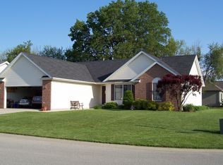 122 Meadowlands Dr, Sherman, IL 62684