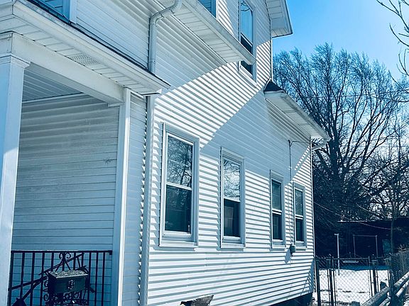 2nd image of 414 Palmer St