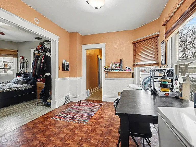 923 Jackson St — Photo 9